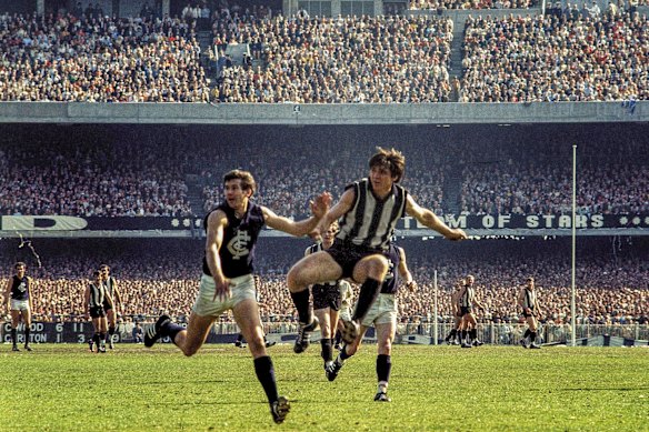 Peter McKenna in action for Collingwood against Carlton in the 1970 VFL grand final.
