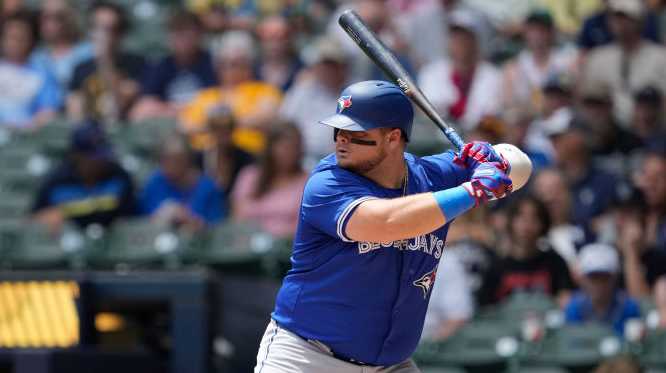 Former MLB player Daniel Vogelbach among 5 athletes inducted into Bishop Verot Athletic Hall of Fame