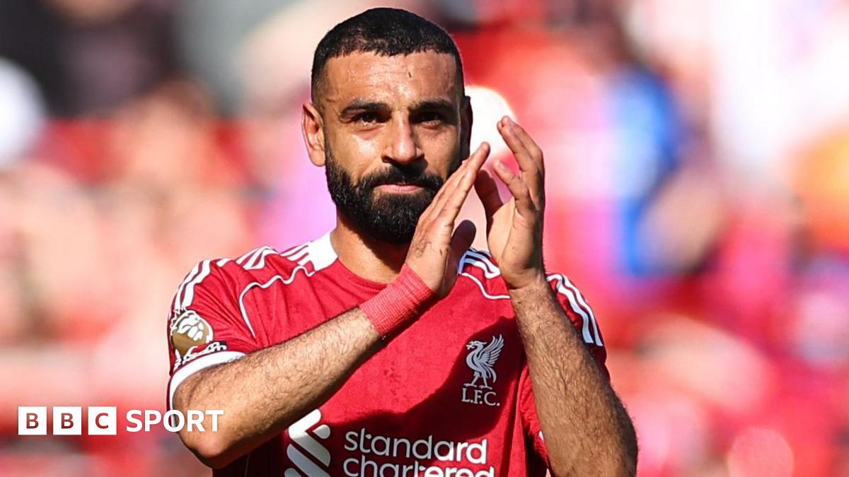 Mohamed Salah applauds Liverpool fans