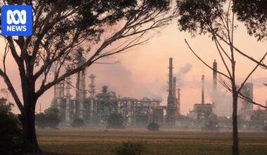 Geelong oil refinery fire live updates: Equipment failure to blame for refinery fire, firefighters say