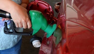 Perth fuel prices: Cost at bowser continues to fall to lowest point in a month, including petrol and diesel