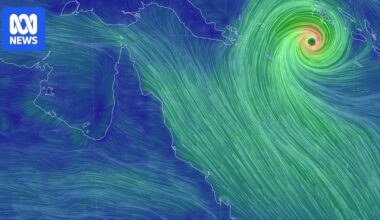 Cyclone Maila heading for Far North Queensland, tourists urged not to cancel travel plans
