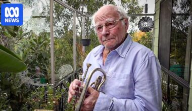 100-year-old bugler prepares for Anzac Day ceremonies in regional Victoria town