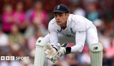 Jamie Smith keeping wicket for England in The Ashes