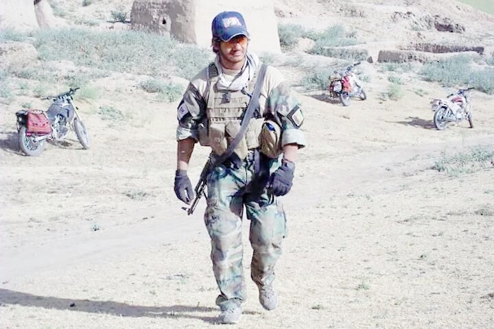 A man wearing a camoflague uniform.