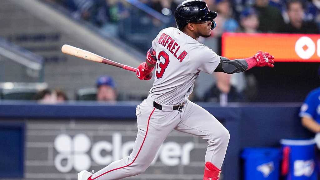 Suárez fires 8 dominant innings as Red Sox blank Blue Jays 5-0 for first 3-game winning streak