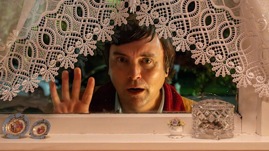 New Zealand comedian Tom Sainsbury is the creator and star of true-crime parody series Small Town Scandal.