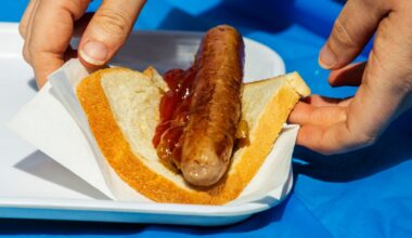 'Disappointed': Aussies slam Bunnings sausage sizzle for lack of onion caramelisation