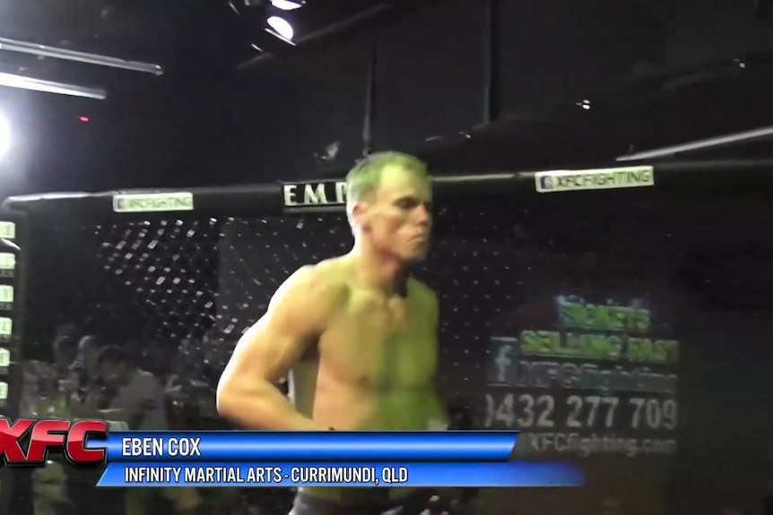 A screengrab from an old boxing match, low quality.