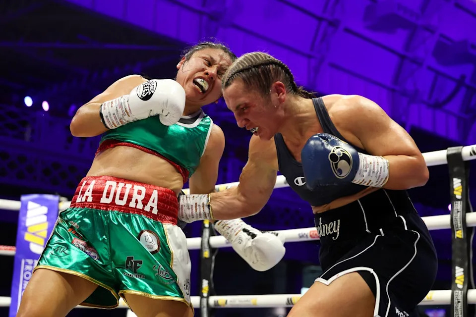 Scotney dished out immense punishment to Mayelli Flores, who kept coming forward regardless (Getty)