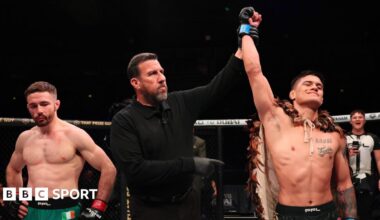 Jay-Jay Wilson defeats Darragh Kelly in the main event of PFL Belfast after 37 seconds.