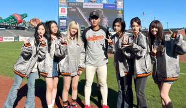 Girl group Nmixx poses for photos with Lee Jung-hoo of the San Francisco Giants, center, before its performance and ceremonial pitch for a MLB game between the Giants and the Philadelphia Phillies at Oracle Park in San Francisco on April 6 in this photo provided by JYP Entertainment. [YONHAP]