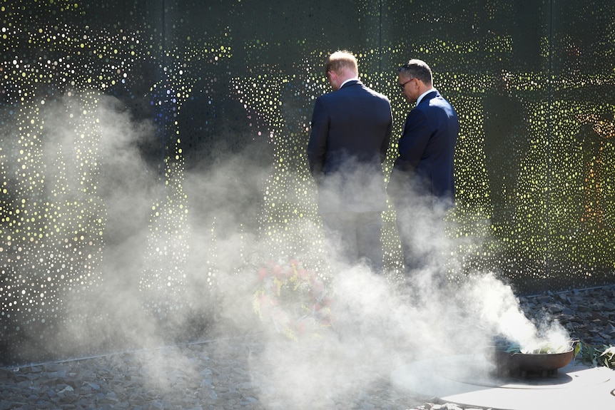 Prince Harry lays a wreath at the Australian War Memorial