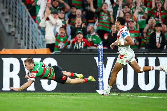 Matt Dufty scores for the Rabbitohs.