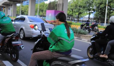 how AI worsens the double burden for Indonesia’s female gig workers