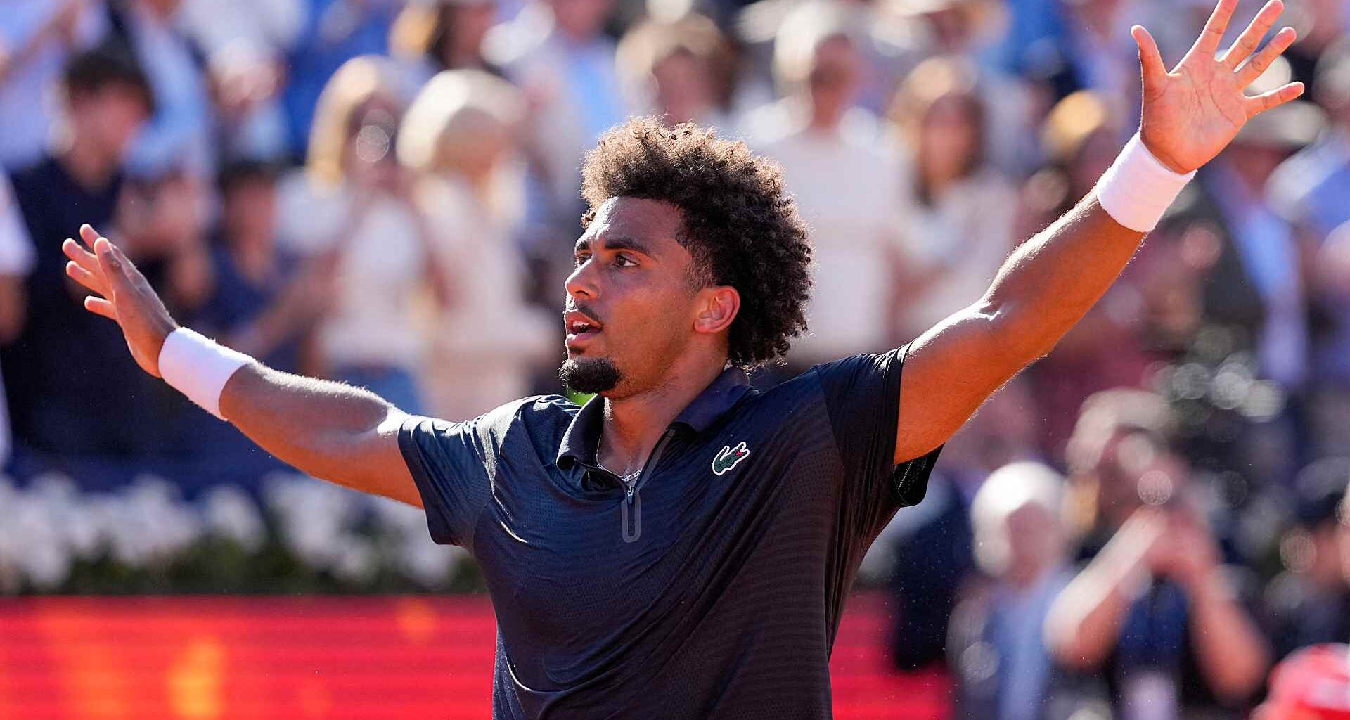 Arthur Fils celebrates winning the title in Barcelona on Sunday.