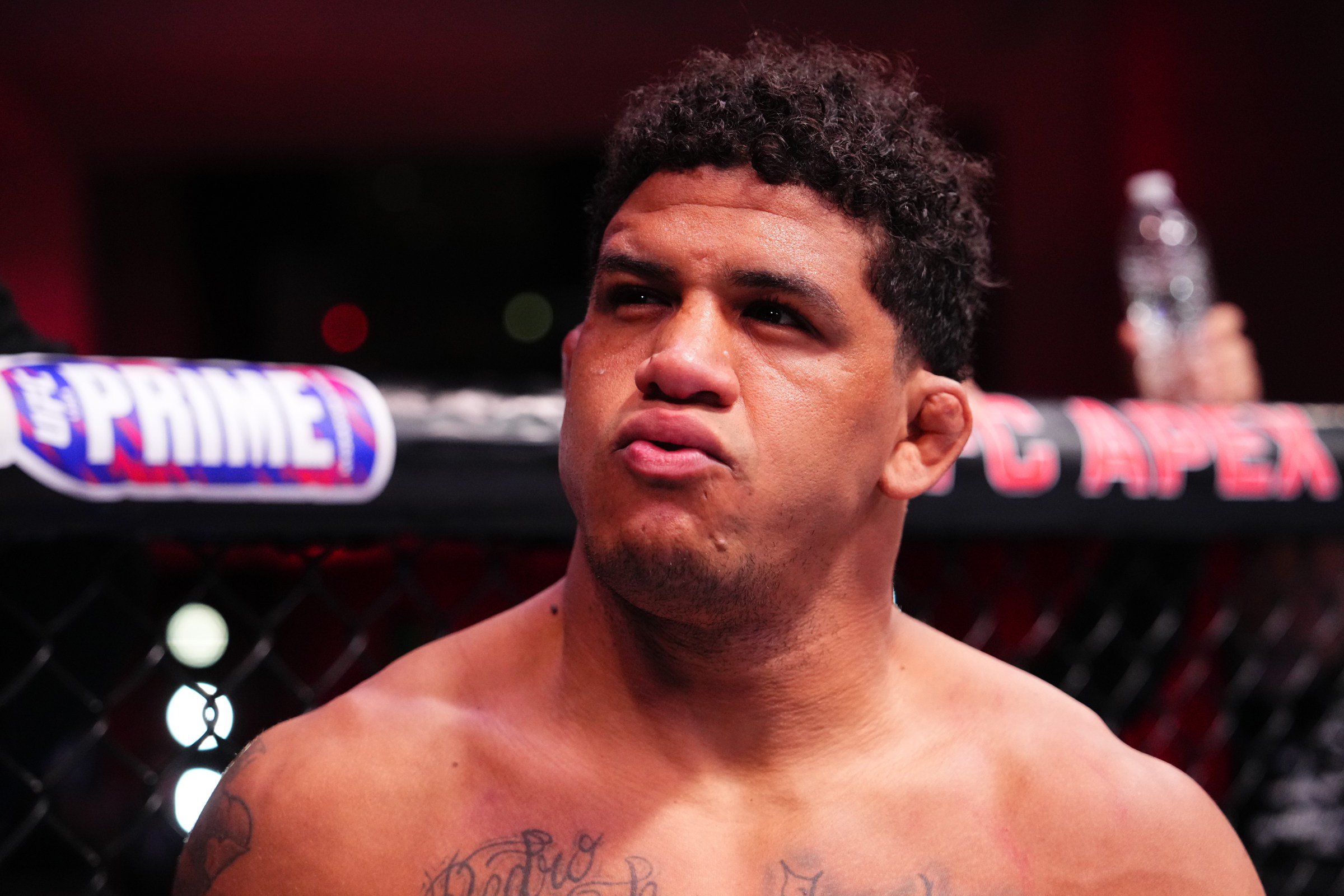 Gilbert Burns plays gatekeeper at UFC Winnipeg.