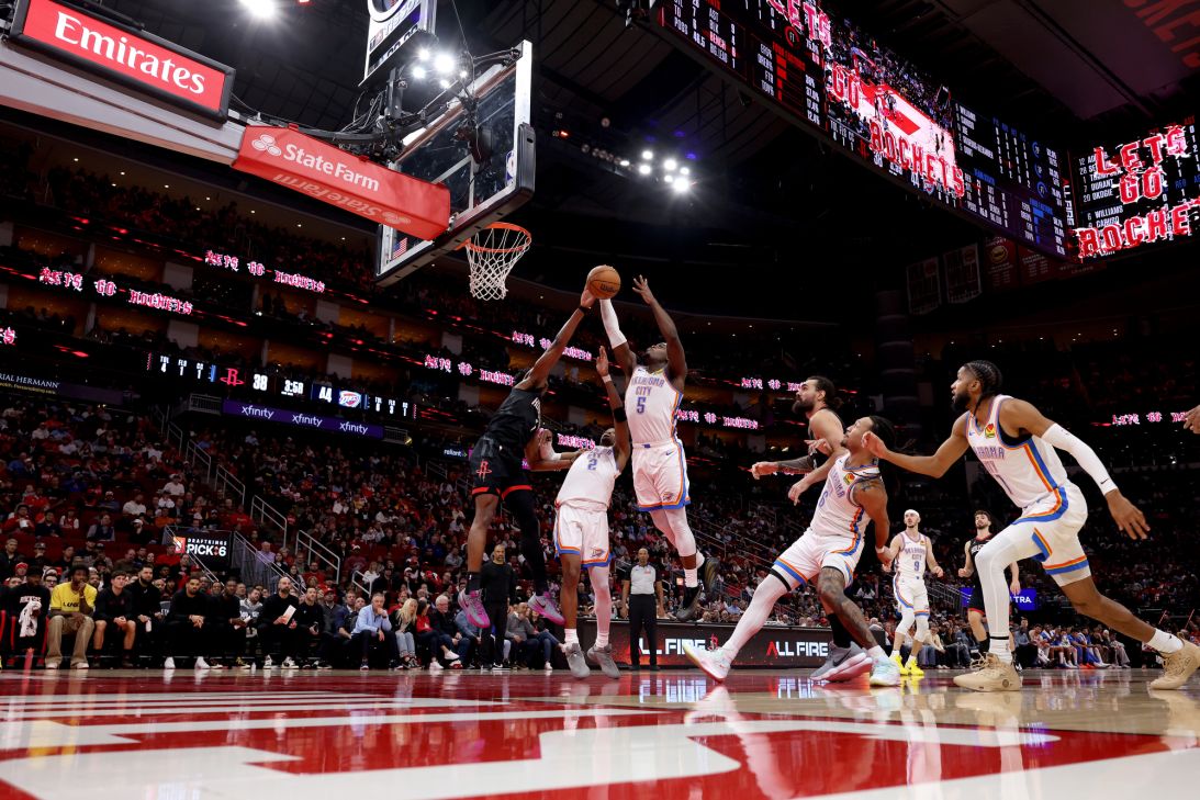 Dort and Houston Rockets guard/forward Amen Thompson battle for possession at Toyota Center on January 15 in Texas.