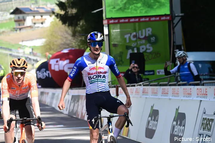 Giulio Pellizzari wins stage 2 of the 2026 Tour of the Alps