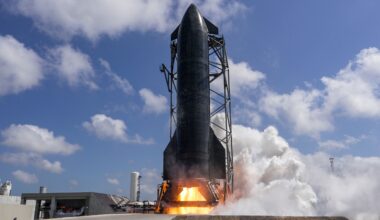 SpaceX fires up next-gen 'Version 3' Starship ahead of May test flight (photos)