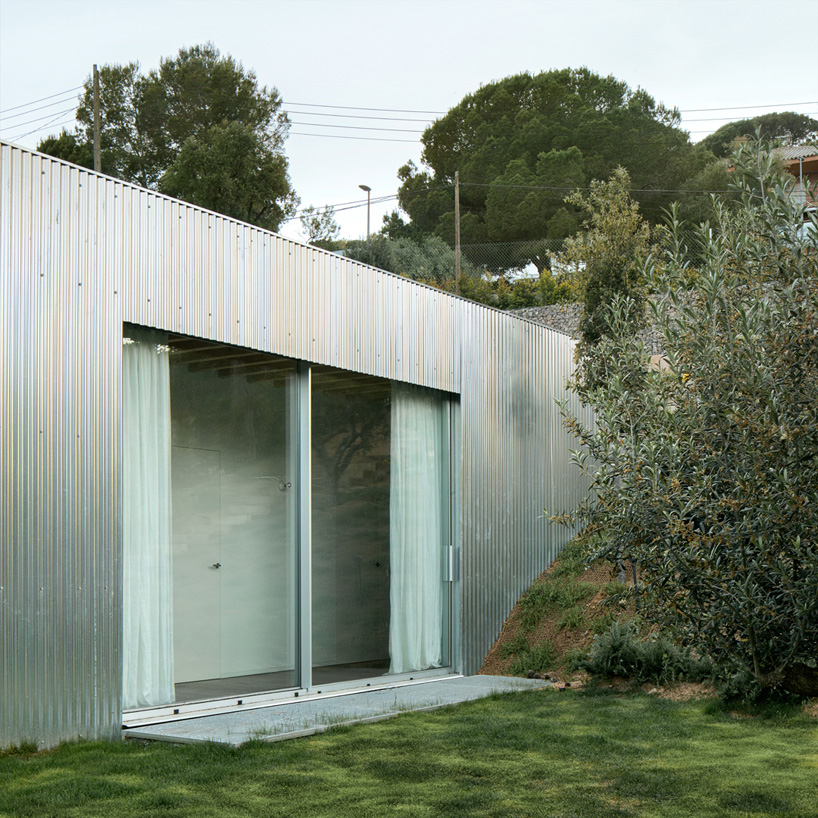 metallic house 144º rises on steel stilts above hillside near barcelona - 5