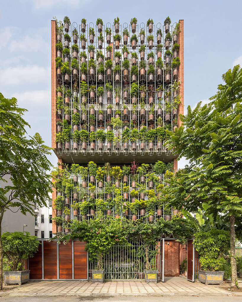 H&P architects flying vegetation