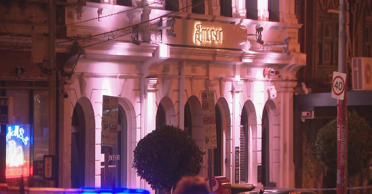 Terrified patrons caught up in drive-by shooting at popular Melbourne bar - 9News