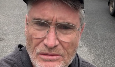 Dave Hughes calls out car parked in the middle of the road