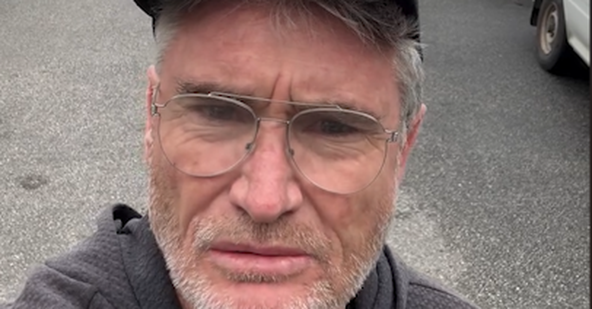 Dave Hughes calls out car parked in the middle of the road
