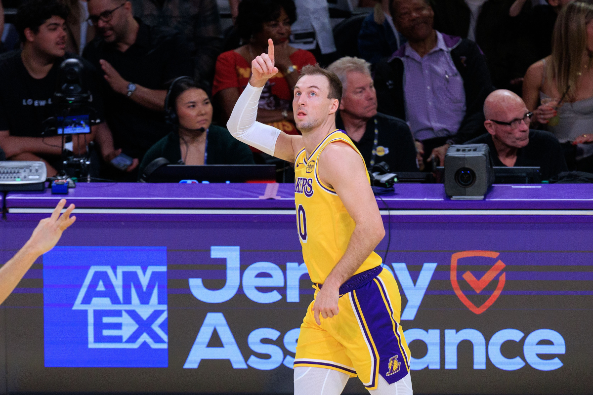 Lakers sharpshooter wins NBA award