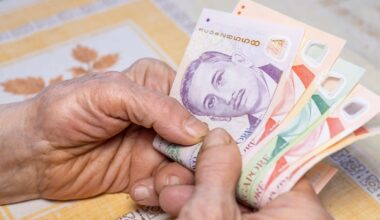 MAS set to tighten monetary policy on Tuesday, allowing Singdollar to strengthen: Analysts