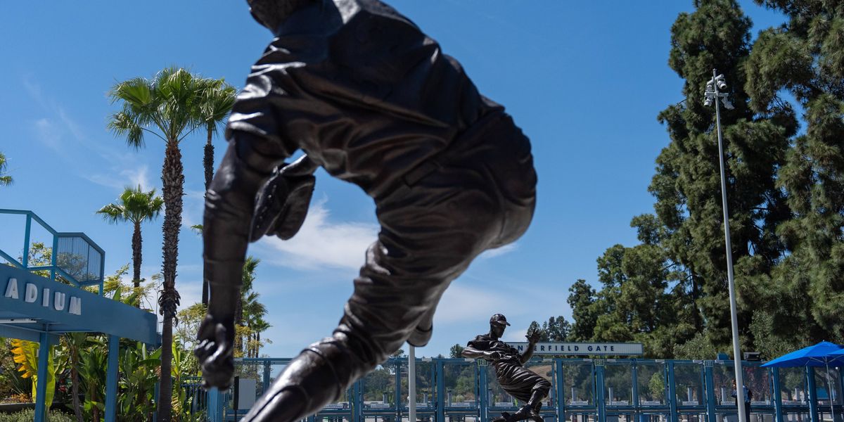 Hall of Fame pitcher Sandy Koufax wins Baseball Digest lifetime achievement award