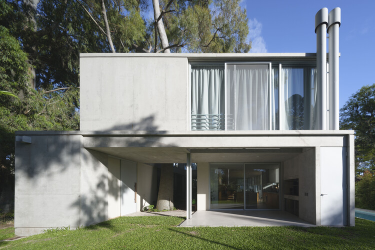 Eucalyptus House / Julia Yako + Laura Marino - Image 1 of 24