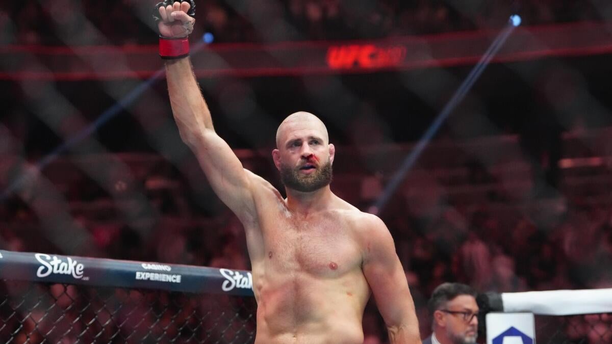UFC 327 odds, fight card, predictions: MMA expert reveals picks for Prochazka vs. Ulberg, other fights