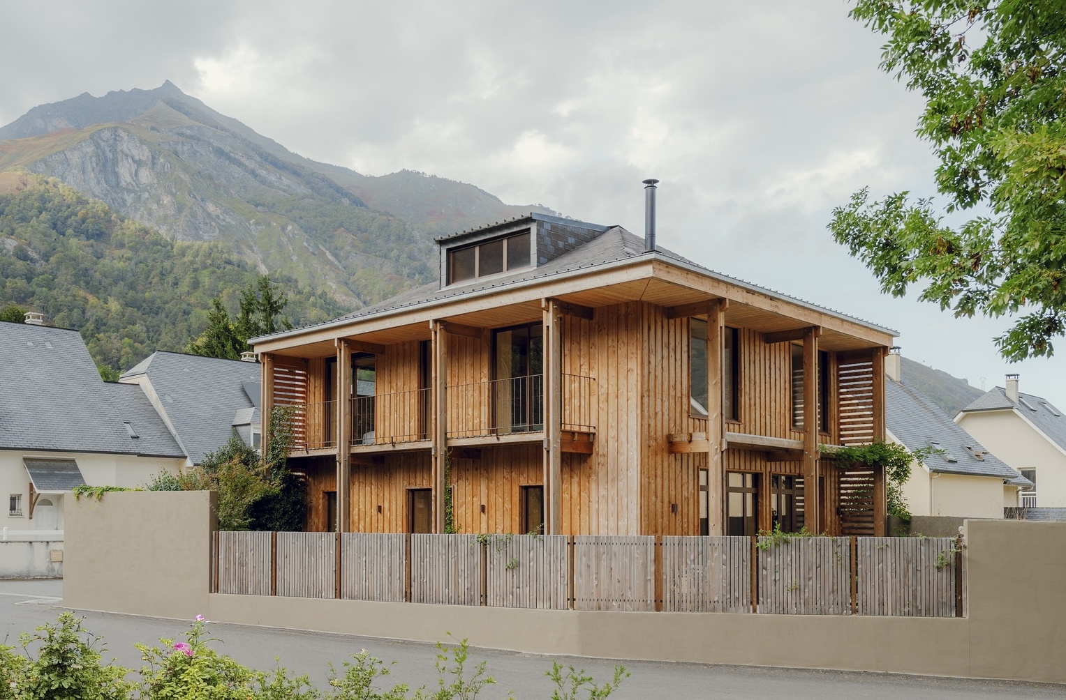 LARUNS / Mesnil Architectures | ArchDaily