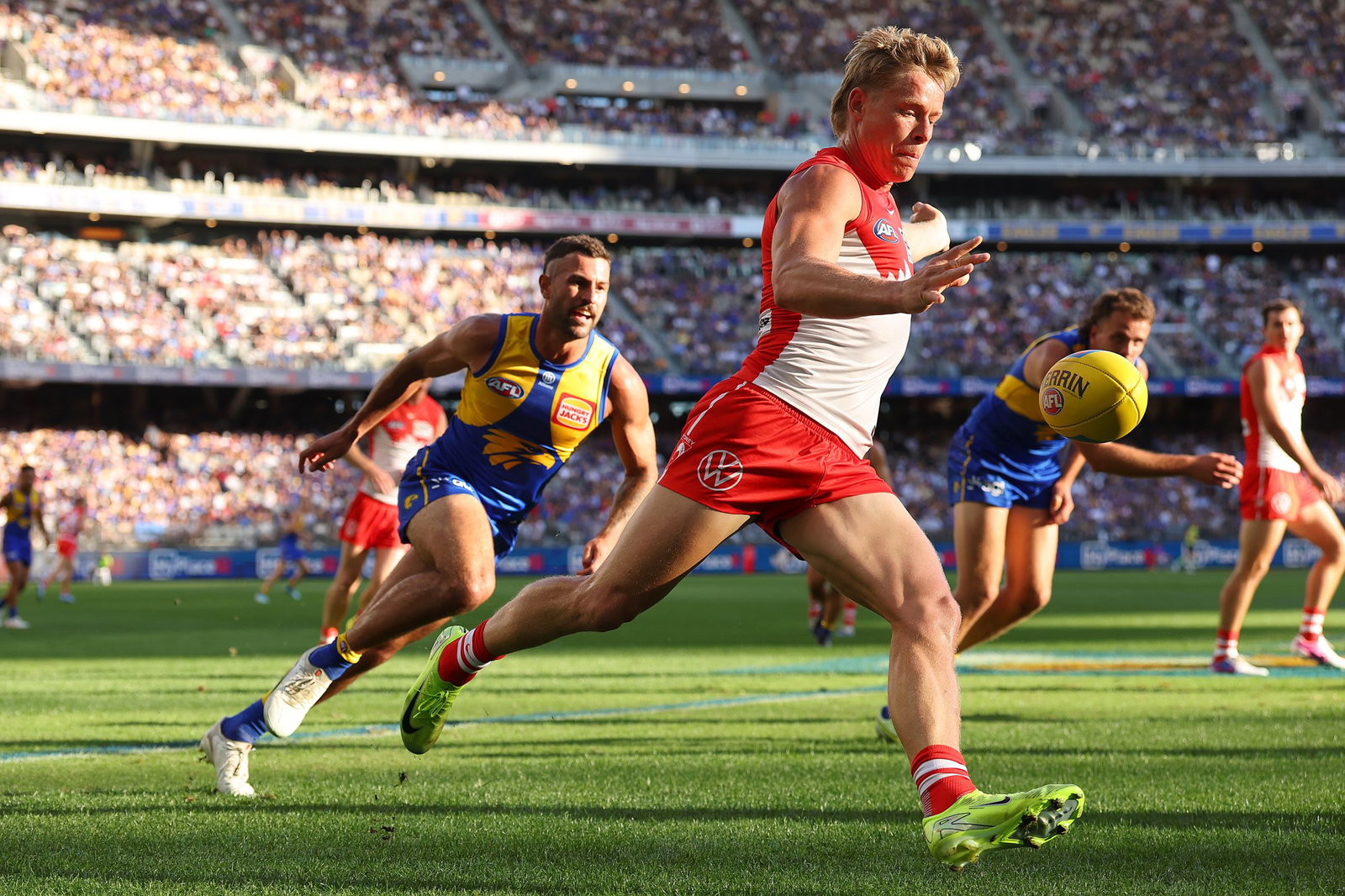  Isaac Heeney of the Swans in action during the round four AFL match between West Coast Eagles and Sydney Swans at Perth Stadium, on April 04, 2026, in Perth, Australia.