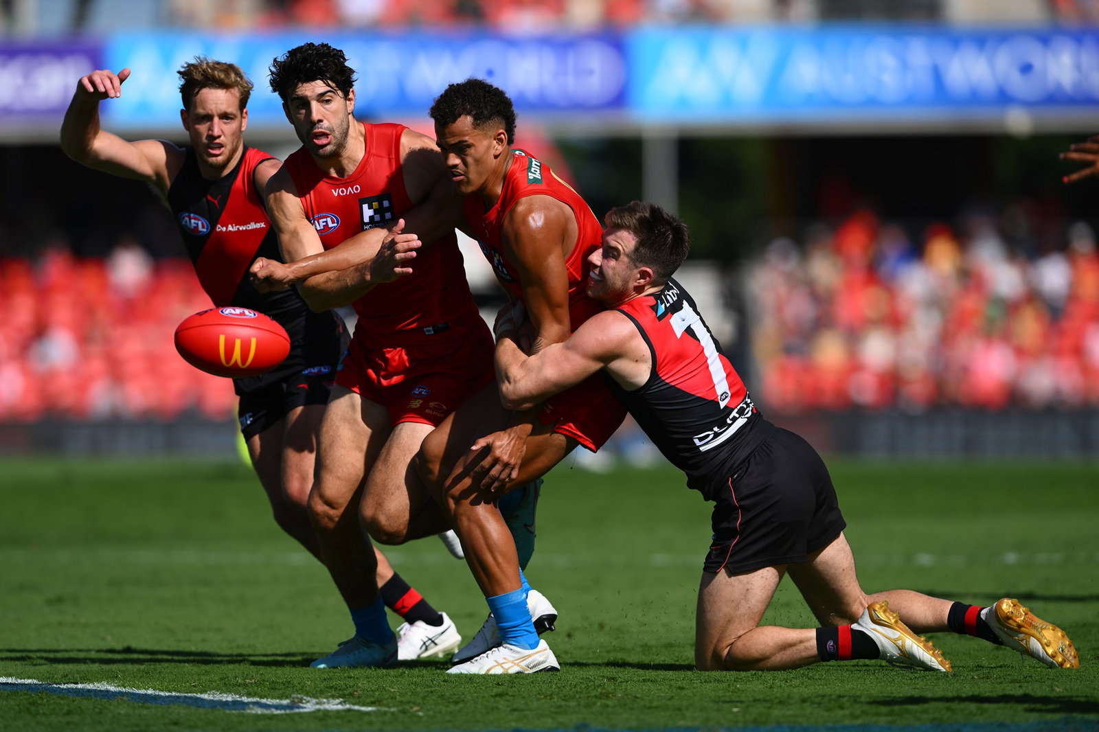 Ssuns and Bombers players contest for the ball.