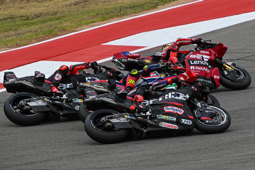 Marc Marquez, Ducati Team, Jorge Martin, Aprilia Racing Team, Marco Bezzecchi, Aprilia Racing
