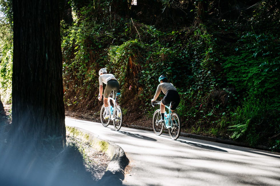 BKE two cyclists climbing