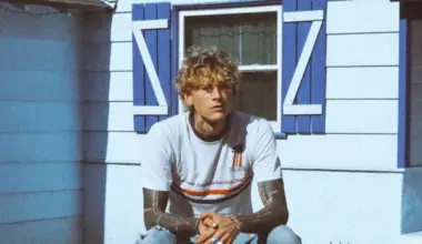 Watch: MGK Debuted His Nü-Metal Collab With Limp Bizkit's Fred Durst Live In Perth, Australia