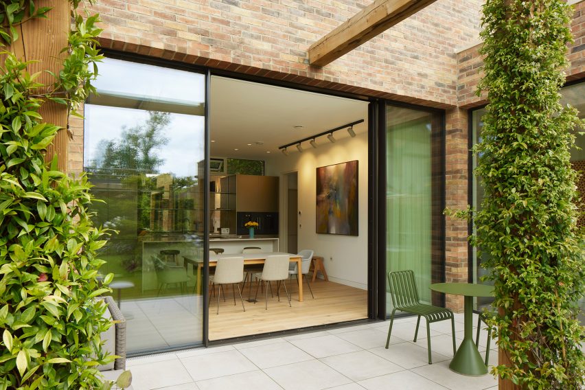 Exterior view of Newcastle home by Musson Brown Architects and Miltiadou Cook Mitzman