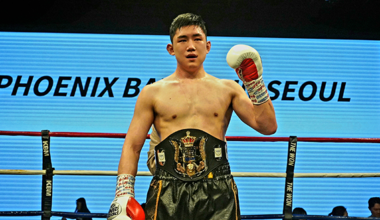 Kim Yong-wook is taking a photo to commemorate his victory as the KBM light heavyweight champion at the event hall of the textile center in Gangnam-gu, Seoul, in April 2026. After the super welter class, it won the top two weight classes. Photo = Korean Boxing Commission