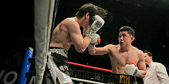 Kim Yong-wook, who is not satisfied with losing his down to Lee Kyu-hyun in the second round of the KBM light-heavyweight championship match, is pushing to confirm the victory in April 2026. Photo = Korean Boxing Commission
