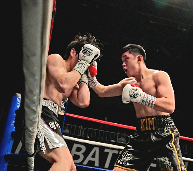 Kim Yong-wook, who is not satisfied with losing his down to Lee Kyu-hyun in the second round of the KBM light-heavyweight championship match, is pushing to confirm the victory in April 2026. Photo = Korean Boxing Commission