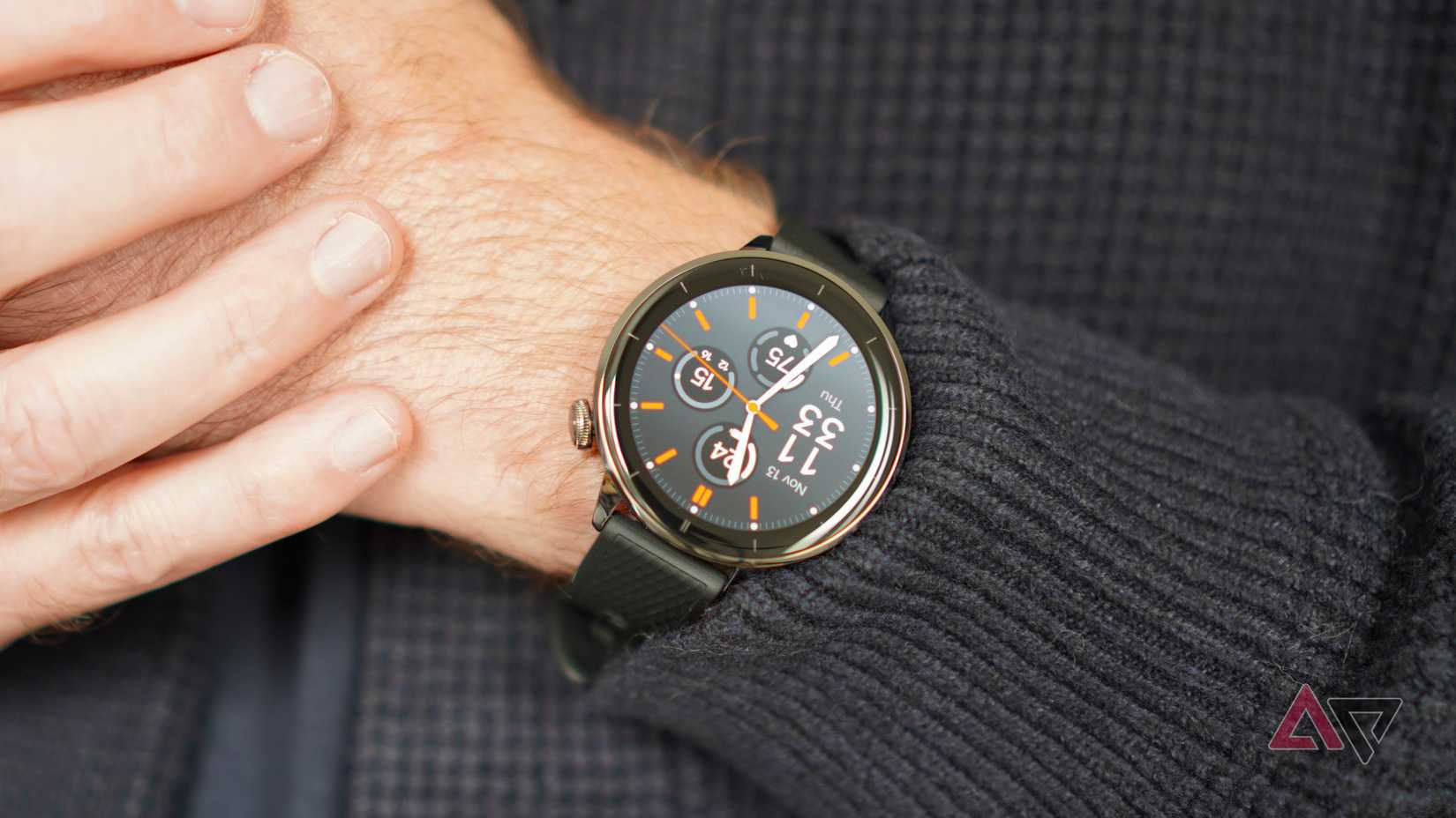 A person wearing the OnePlus Watch 3 43mm