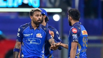 A horrible day at the office for Hardik Pandya's Mumbai Indians. (Anshuman Poyrekar/HT Photo)