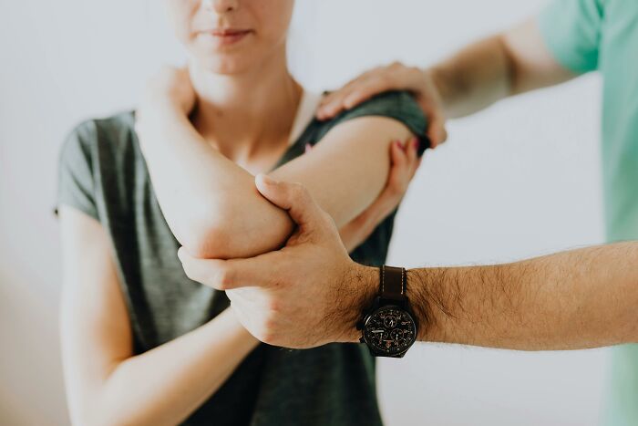 “No Sleepovers”: 63 Healthcare Workers Warn About Things That Are Much More Dangerous Than They Seem