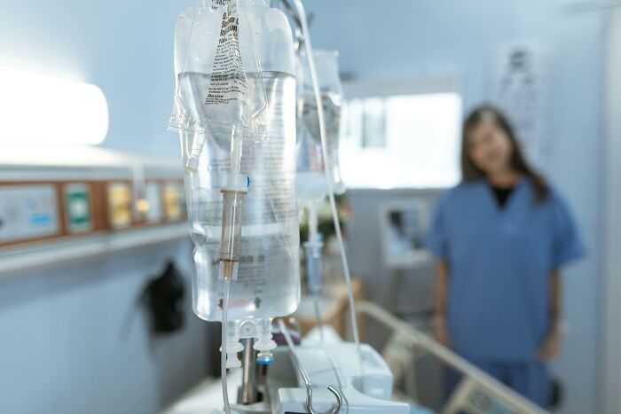 “No Sleepovers”: 63 Healthcare Workers Warn About Things That Are Much More Dangerous Than They Seem