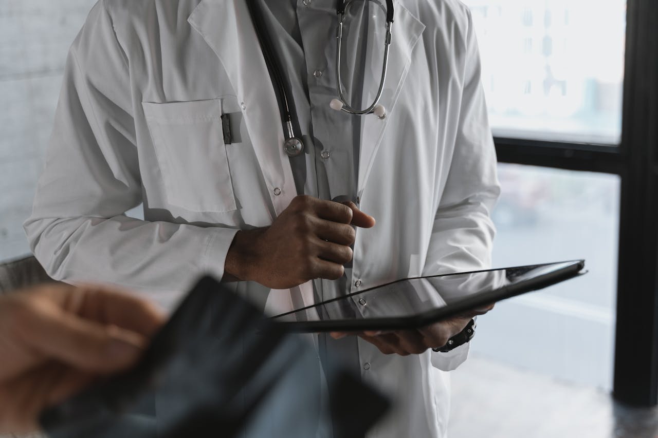 5 Best Healthcare Penny Stocks to Buy According to Hedge Funds