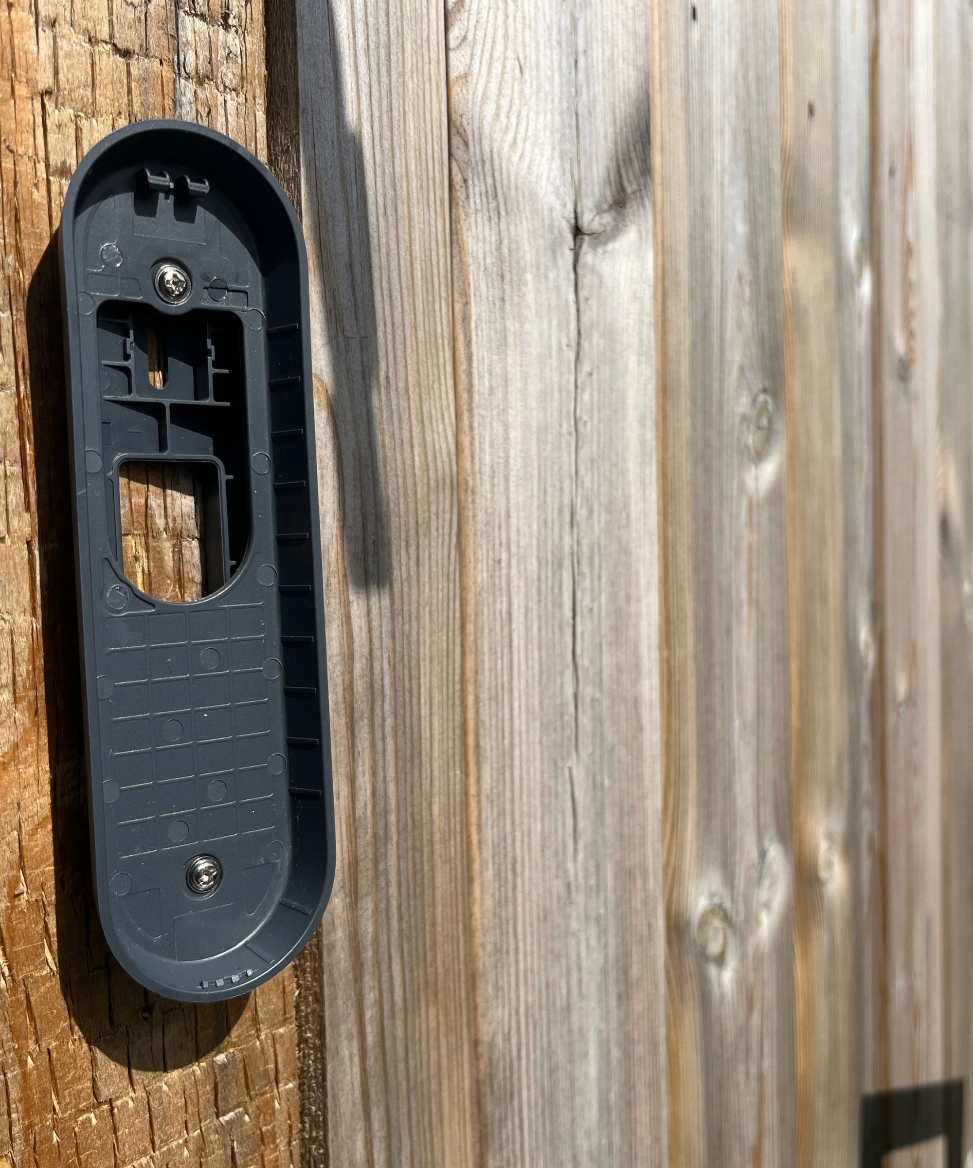 Mounting bracket and wedge is installed to the fence for testing the Reolink video doorbell (battery).